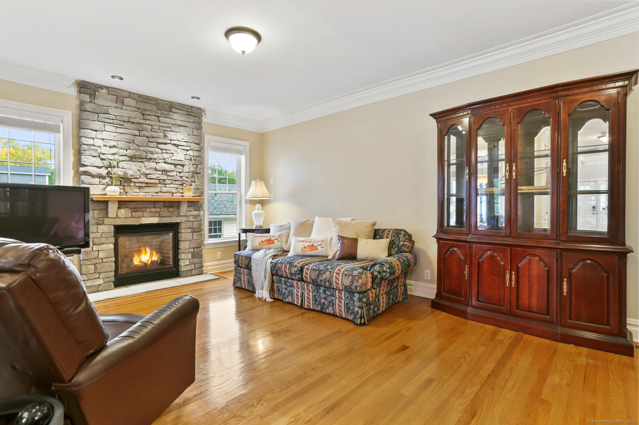 25 Country Road, Unit 25 Fairfield, CT 06824 - Photo 18 of 40 a living room with furniture and a fireplace