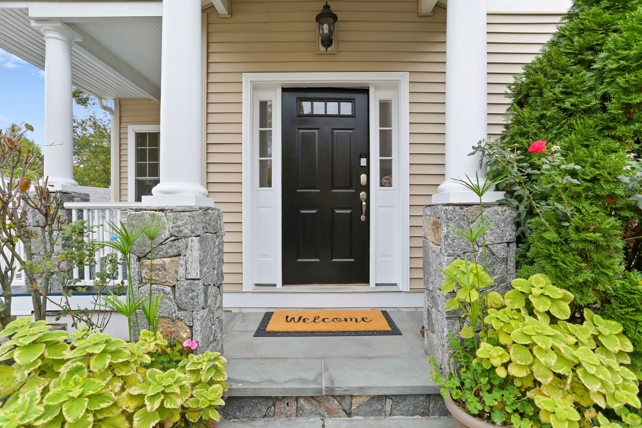 25 Country Road, Unit 25 Fairfield, CT 06824 - Photo 4 of 40 a view of entrance of the house with potted plants