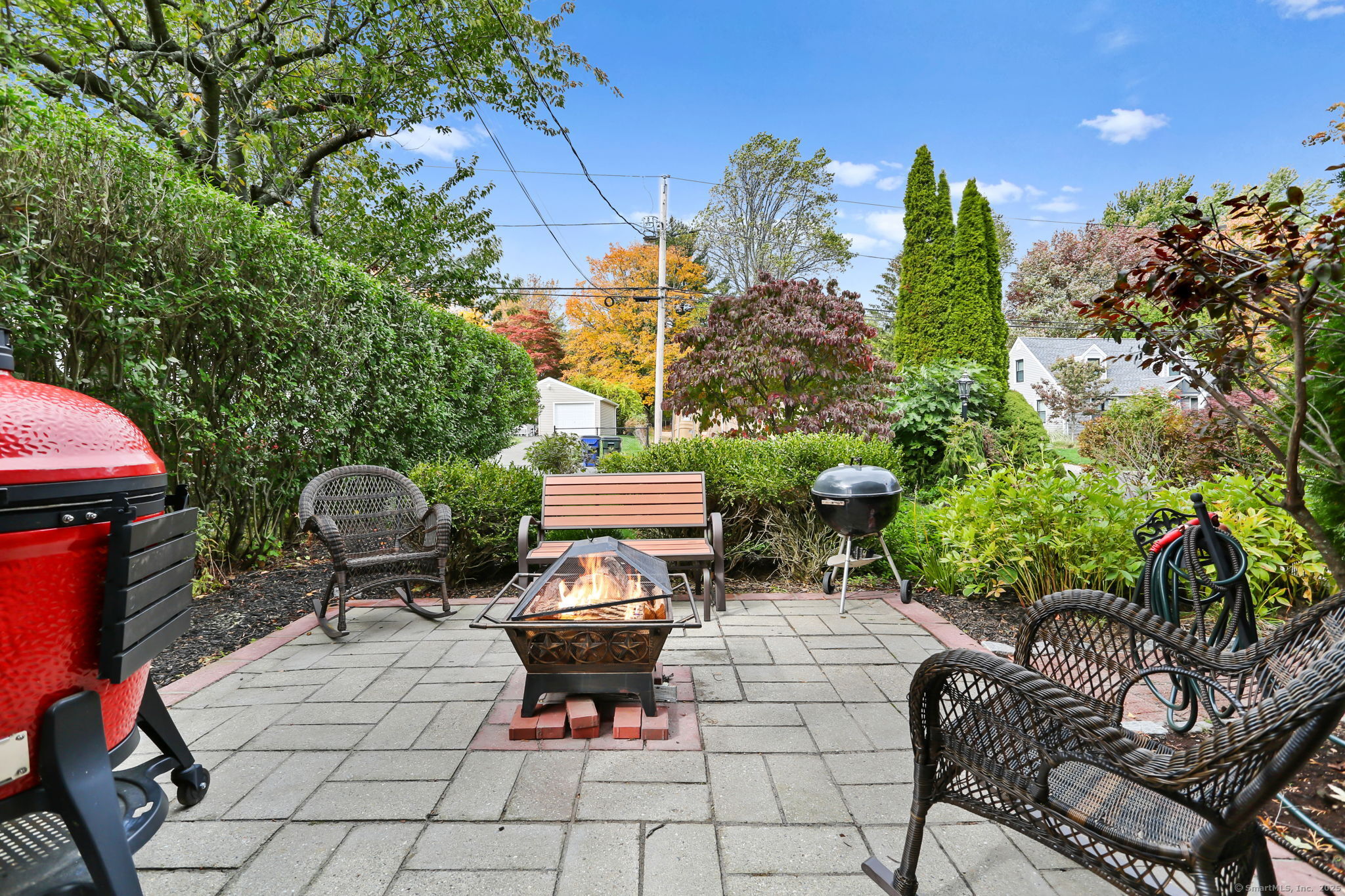 25 Country Road, Unit 25 Fairfield, CT 06824 - Photo 6 of 40 a view of outdoor space yard and patio
