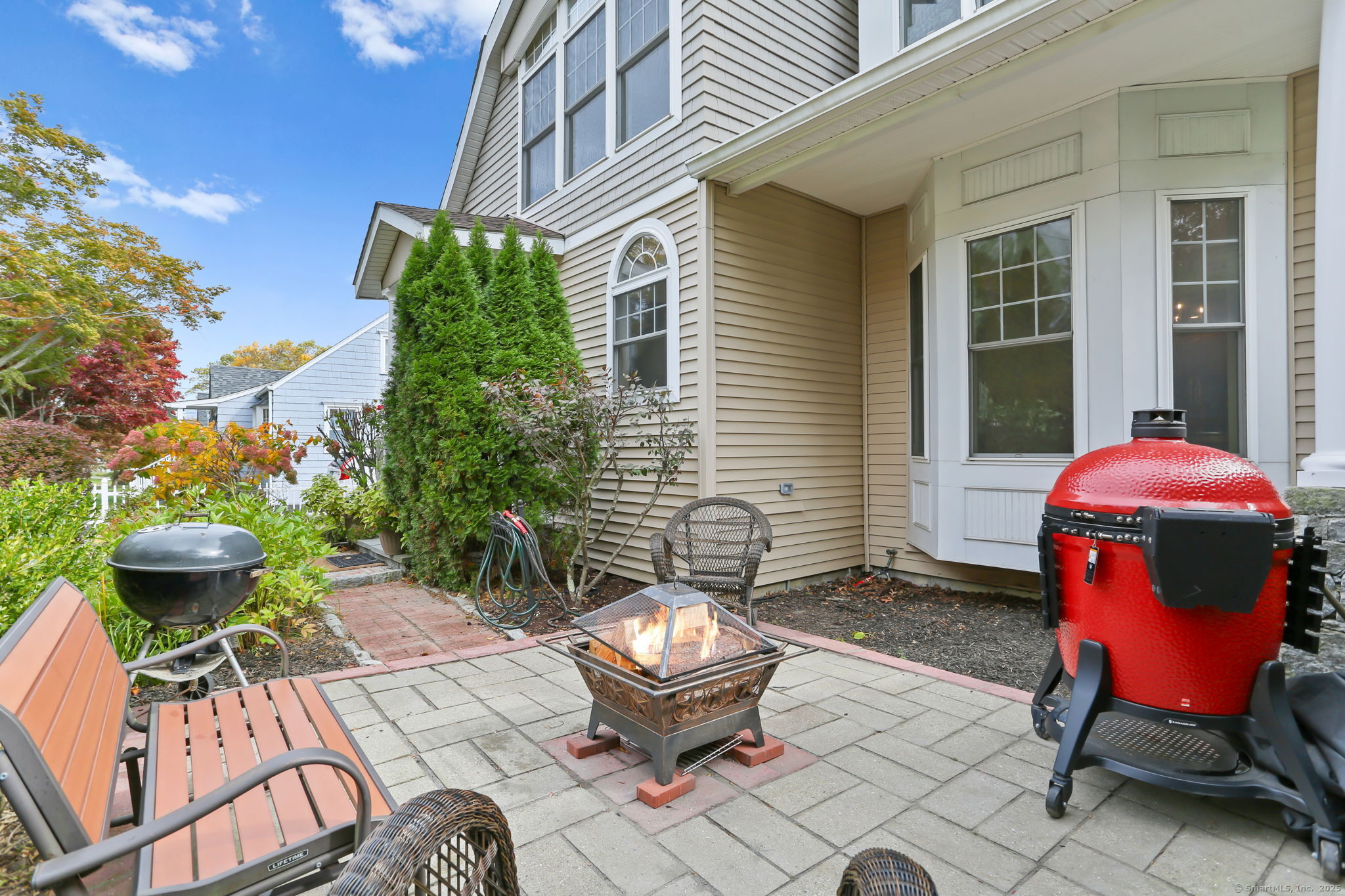 25 Country Road, Unit 25 Fairfield, CT 06824 - Photo 7 of 40 a view of a patio with couple of chairs and a potted plant
