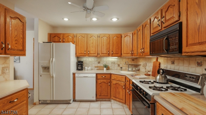 675 Raritan Road, Unit 26 Clark, NJ 07066 - Photo 10 of 31