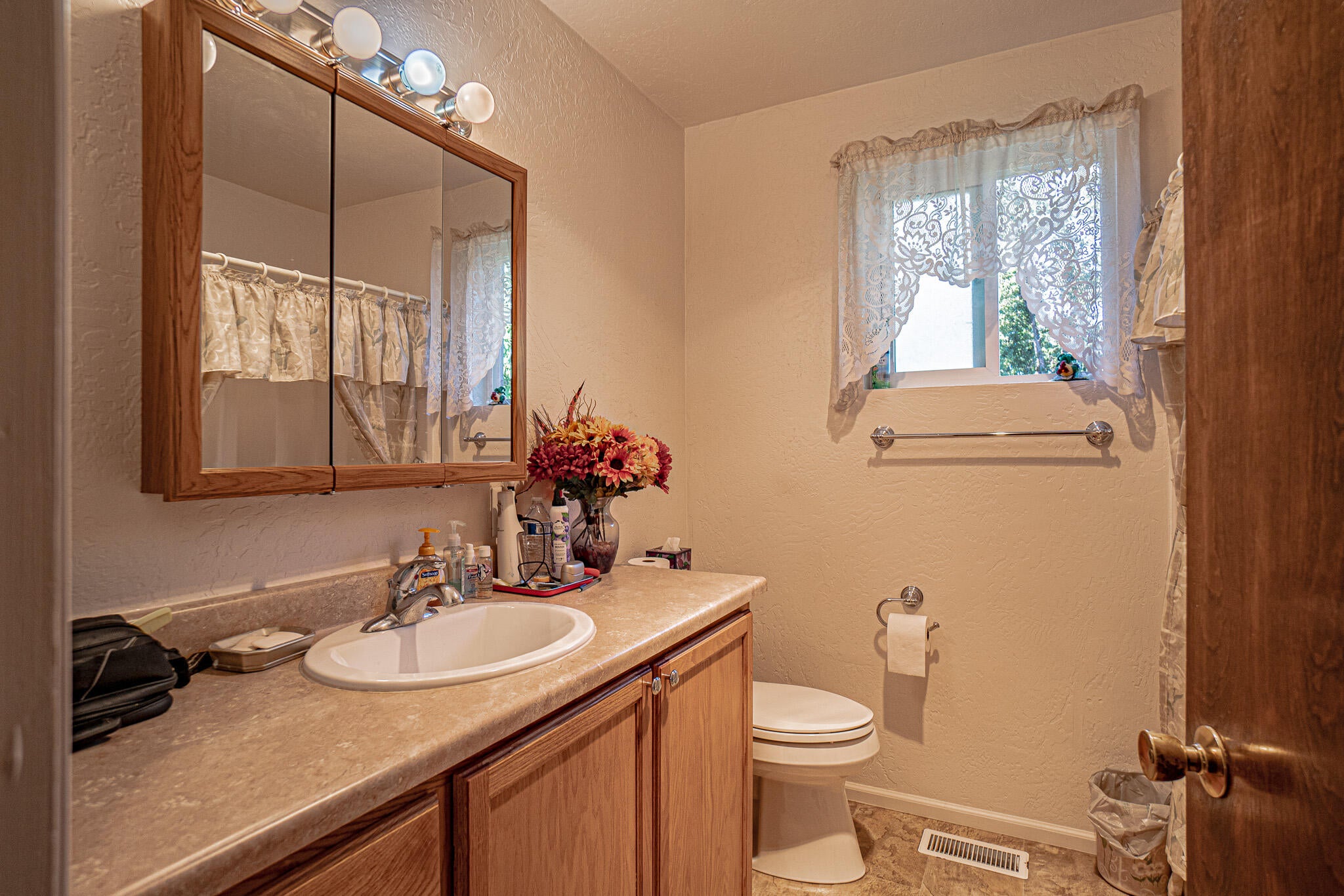614 West Gregory Road Central Point, OR 97502 - Photo 9 of 22 DSC05460-HDR