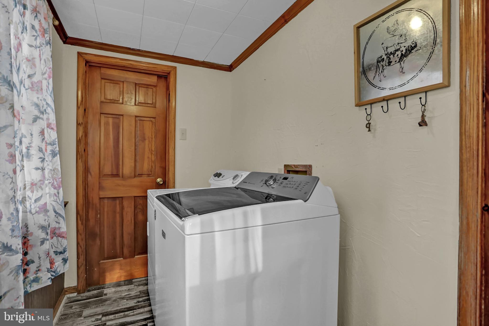 2335 Iron Springs Road Fairfield, PA 17320 - Photo 19 of 41 laundry/mud room