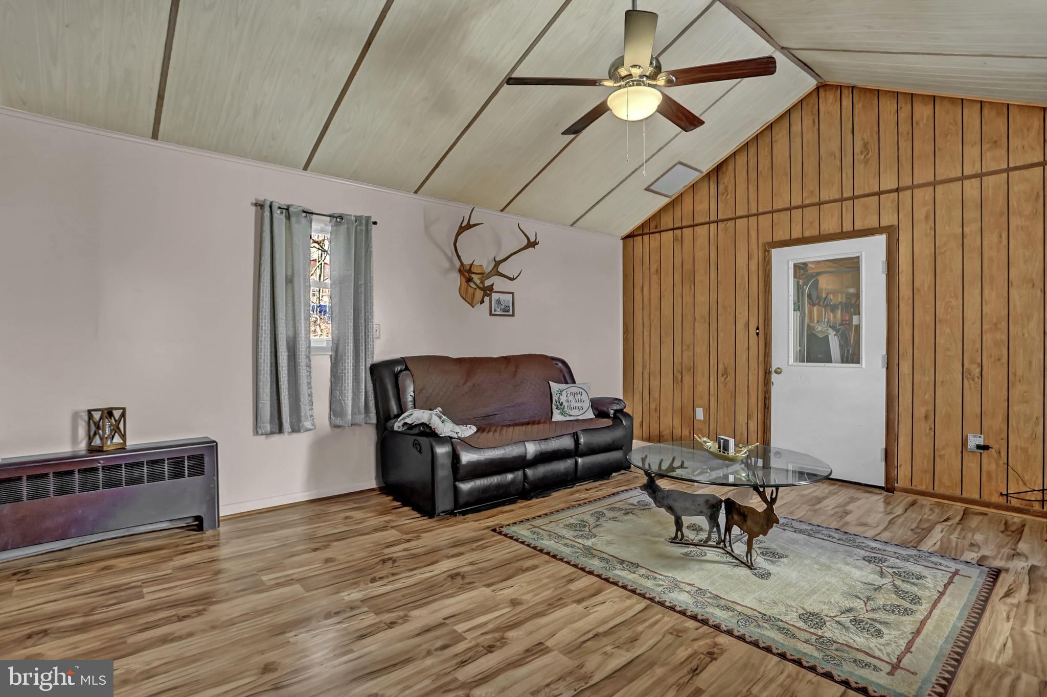 2335 Iron Springs Road Fairfield, PA 17320 - Photo 20 of 41 Family room