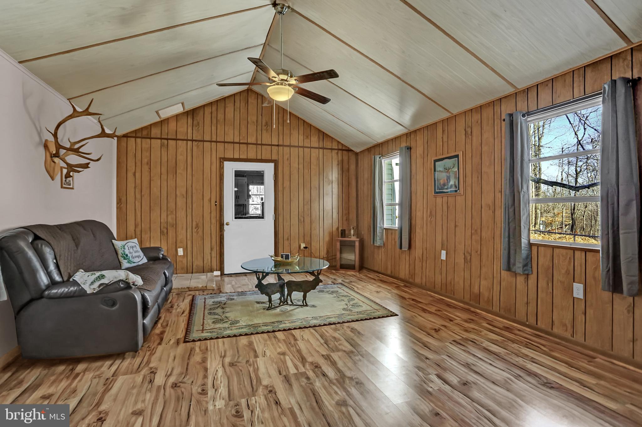 2335 Iron Springs Road Fairfield, PA 17320 - Photo 21 of 41 Family room