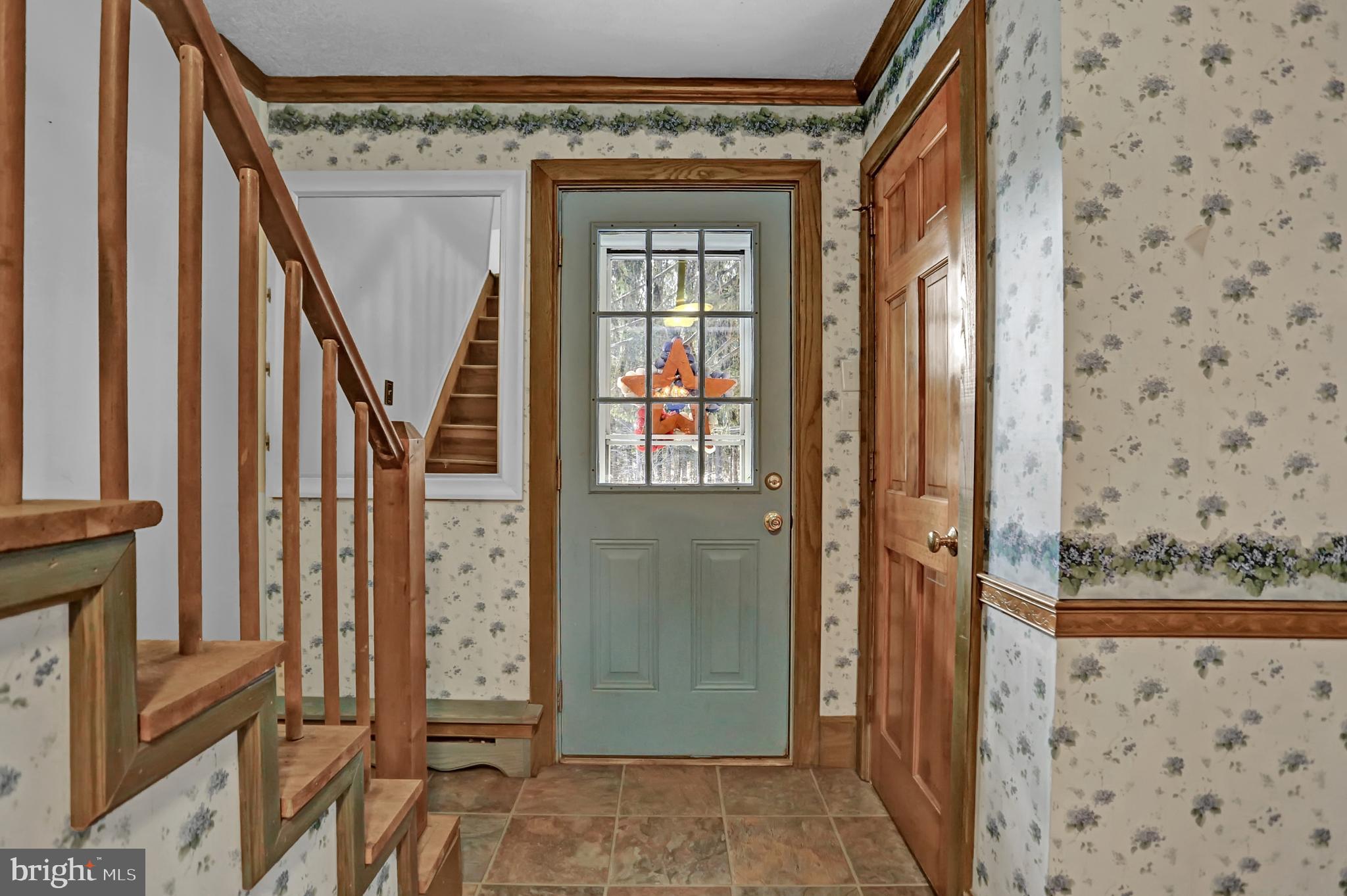 2335 Iron Springs Road Fairfield, PA 17320 - Photo 4 of 41 foyer