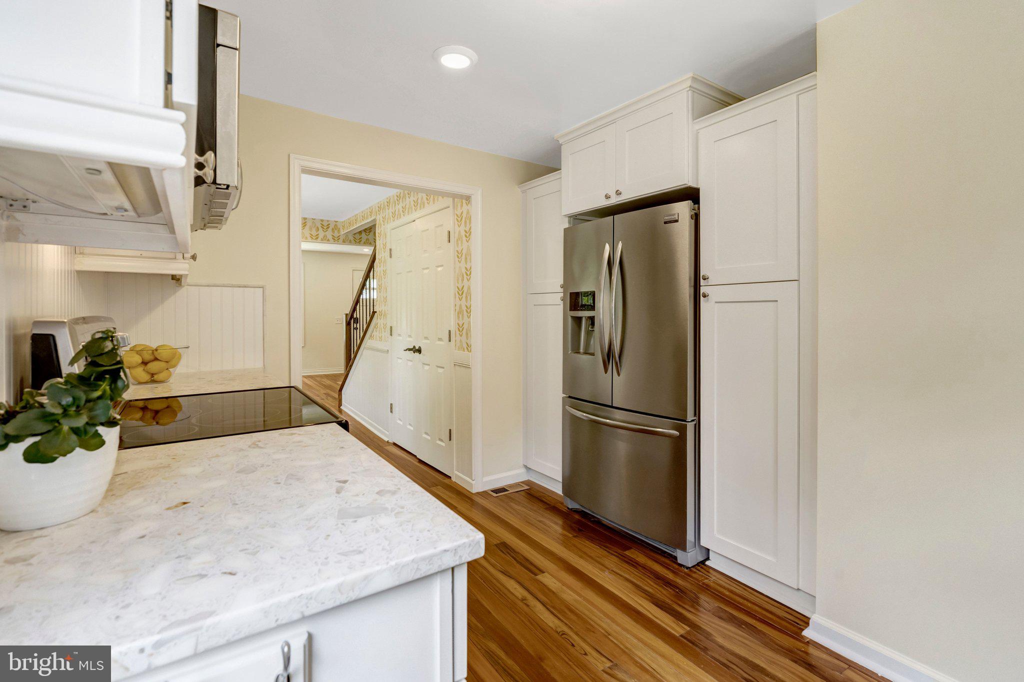 11520 Popes Head Road Fairfax, VA 22030 - Photo 7 of 46 Granite countertops, panty towers