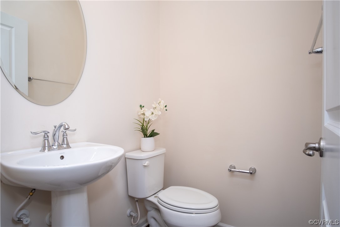 12800 Bailey Valley Drive Midlothian, VA 23112 - Photo 10 of 31 a bathroom with a sink mirror and toilet