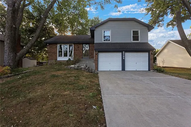 $357,500 | 1705 South Kiowa Drive, Olathe, KS 66062