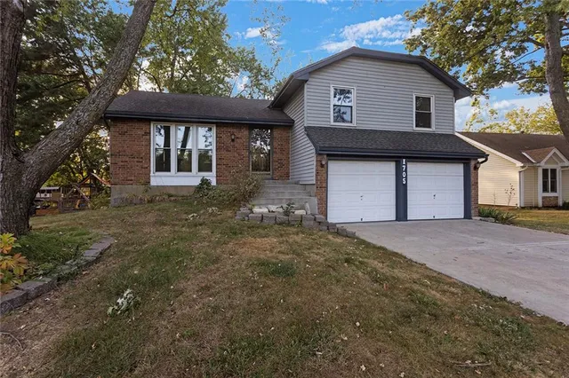 $357,500 | 1705 South Kiowa Drive, Olathe, KS 66062