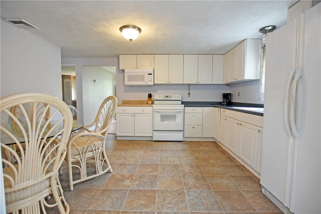 29 Primrose Road Bristol, RI 02809 - Photo 13 of 40
