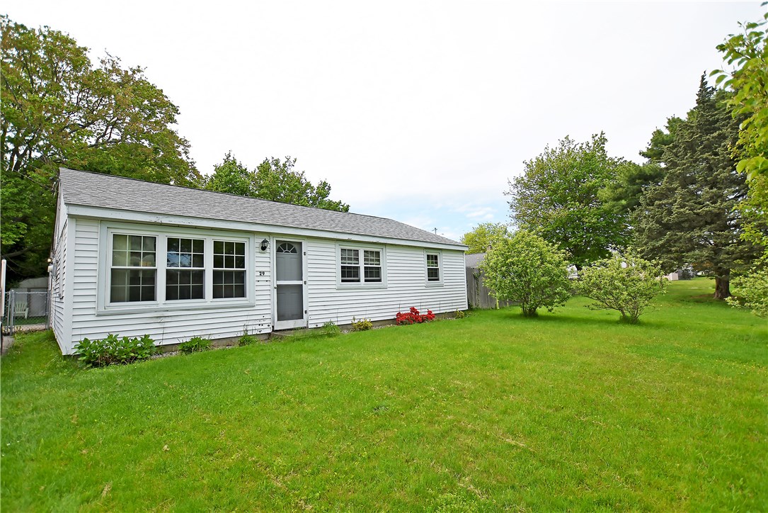 29 Primrose Road Bristol, RI 02809 - Photo 2 of 40