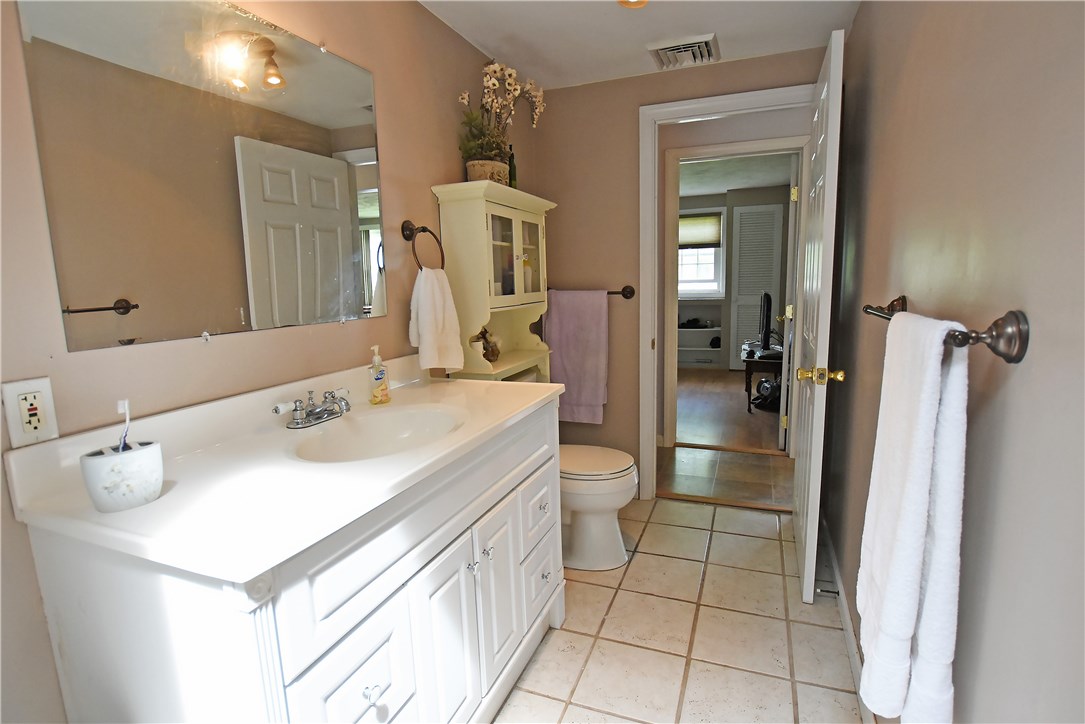 29 Primrose Road Bristol, RI 02809 - Photo 32 of 40