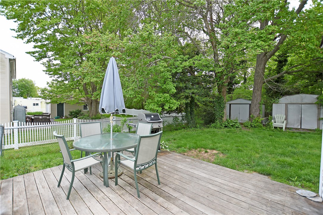 29 Primrose Road Bristol, RI 02809 - Photo 8 of 40