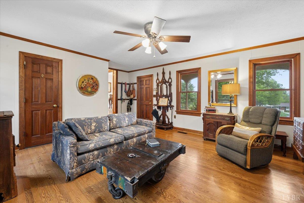 3289 Peaks Road Bedford, VA 24523 - Photo 12 of 71 a living room with furniture and large windows