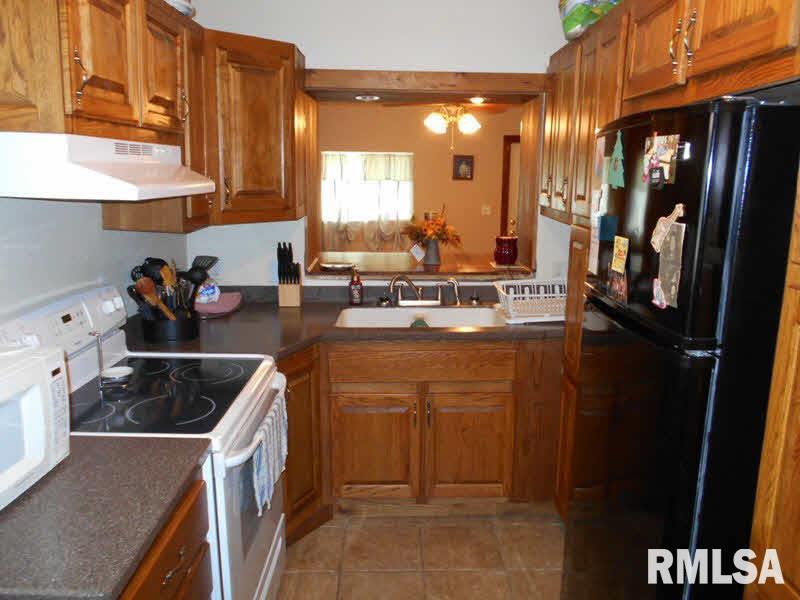 121 West 7th Street Flora, IL 62839 - Photo 6 of 12 Gallery Image 6