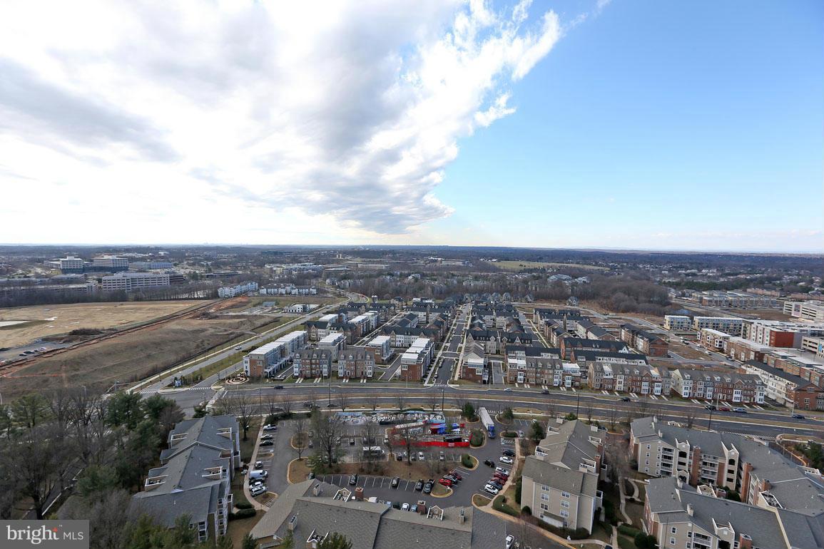 9701 Fields Road, Unit 603 Gaithersburg, MD 20878 - Photo 27 of 29 a view of a city