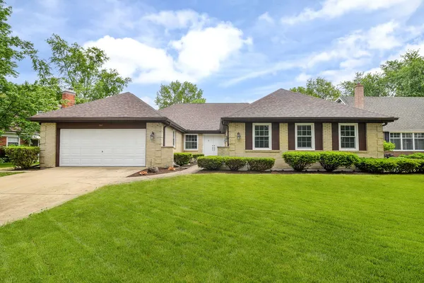 $675,000 | 541 Williamsburg Road, Glen Ellyn, IL 60137