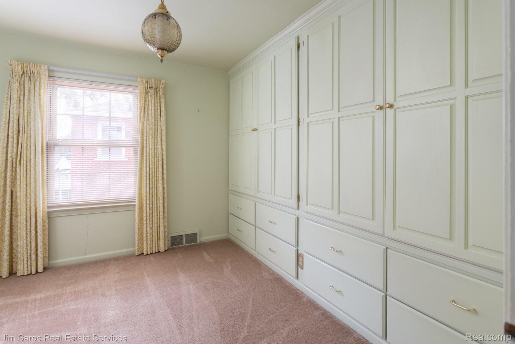 1680 Fairholme Road Grosse Pointe, MI 48236 - Photo 18 of 29 27.jpg