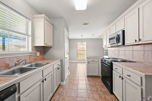 $234,900 | 36001 Portsmouth Drive, Denham Springs, LA 70706
