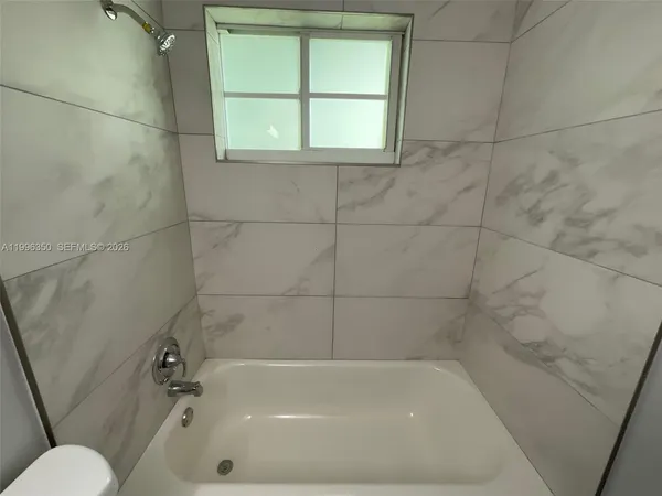 $1,700 | 1026 Pennsylvania Avenue, Unit 2, Miami Beach, FL 33139