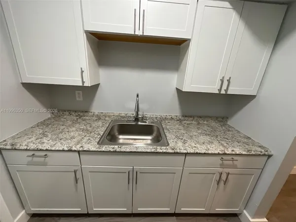 $1,700 | 1026 Pennsylvania Avenue, Unit 2, Miami Beach, FL 33139