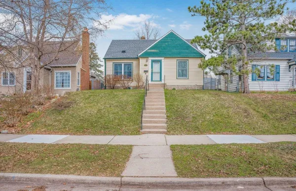 $444,900 | 1981 West James Avenue, St. Paul, MN 55105