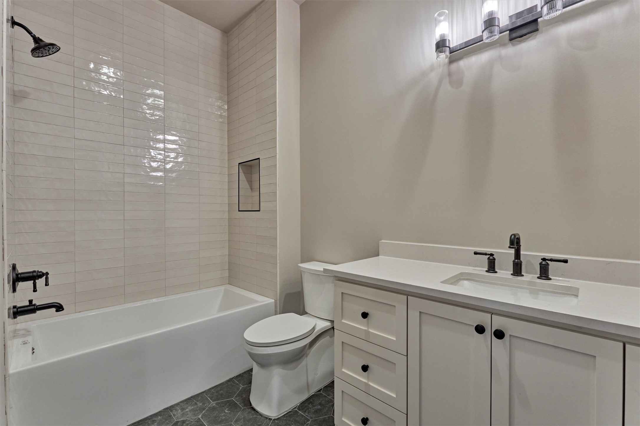 2306 Iris Cove Hockley, TX 77447 - Photo 32 of 50 3rd bedroom ensuite.