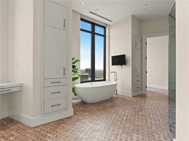 $18,500 | 3376 Peachtree Road Northeast, Unit 35B, Atlanta, GA 30326