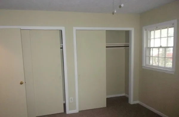 a view of entryway with window