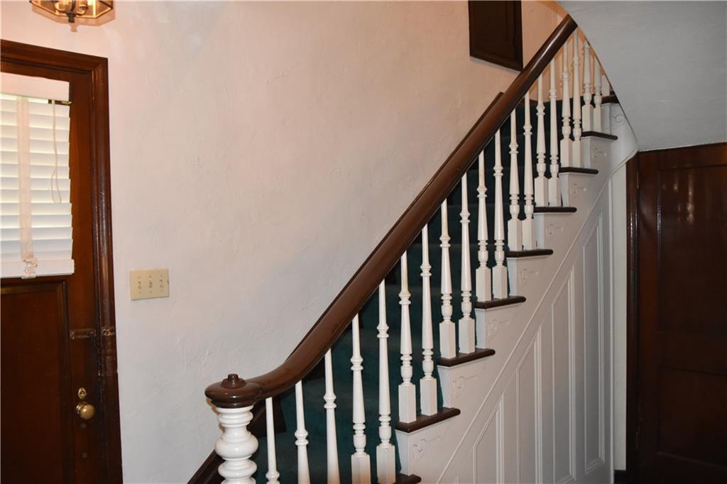 327 Siebert Road Pittsburgh, PA 15237 - Photo 3 of 19