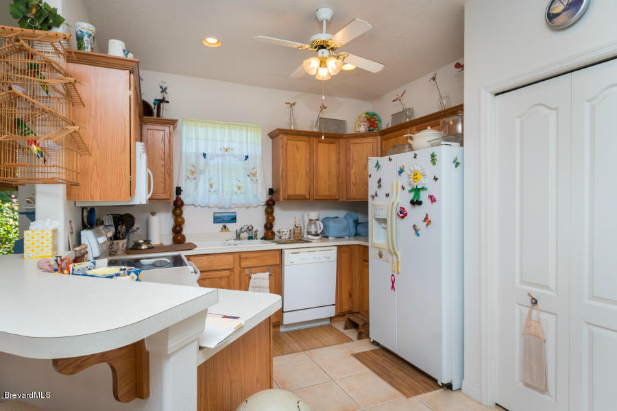 1856 Rustic Lane Melbourne, FL 32934 - Photo 5 of 17 Kitchen 2