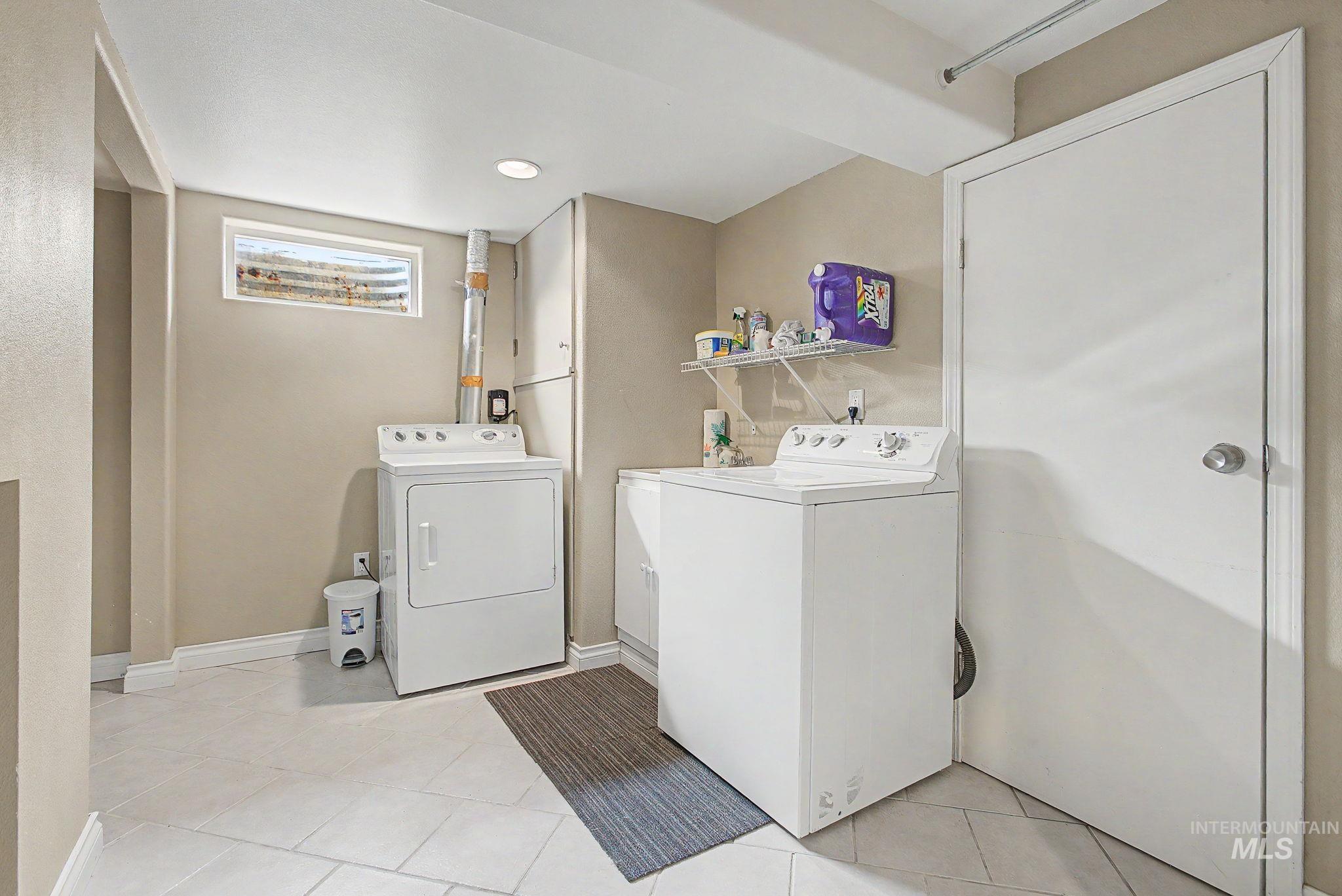 3314 6th Street Lewiston, ID 83501 - Photo 39 of 50 Dedicated laundry area featuring white appliances, a utility sink, and white tile flooring