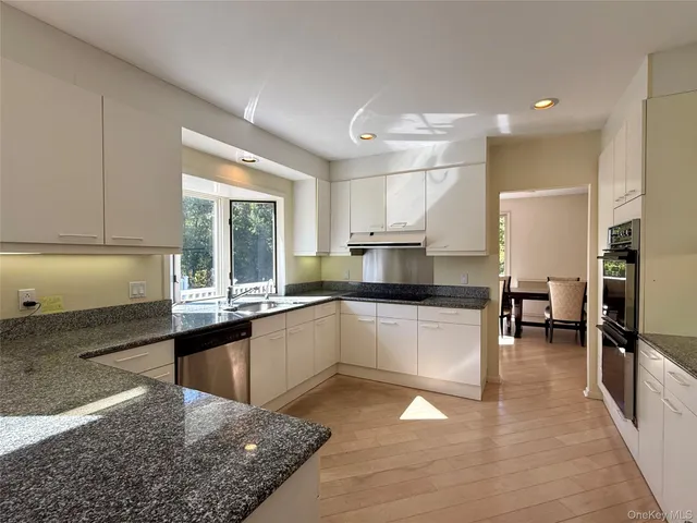 $1,390,000 | 7 Cobblefield Lane, White Plains, NY 10605