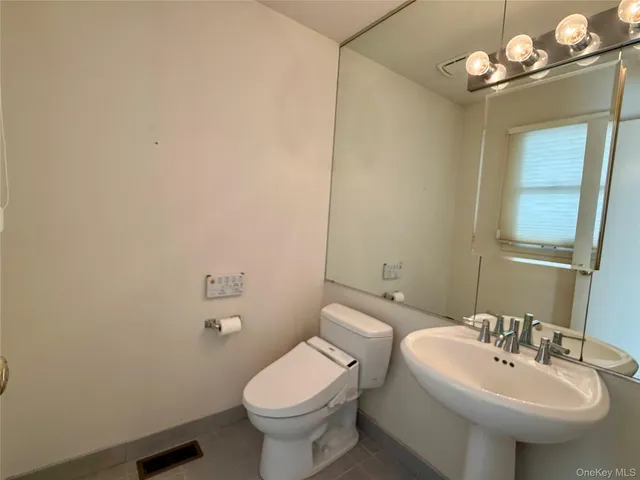 $1,390,000 | 7 Cobblefield Lane, White Plains, NY 10605