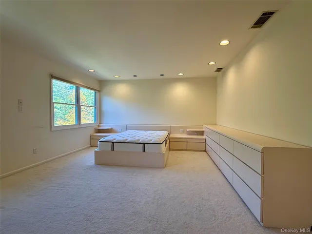 $1,390,000 | 7 Cobblefield Lane, White Plains, NY 10605