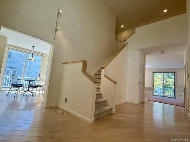 $1,390,000 | 7 Cobblefield Lane, White Plains, NY 10605