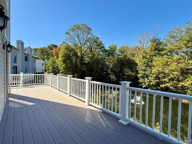 $1,390,000 | 7 Cobblefield Lane, White Plains, NY 10605