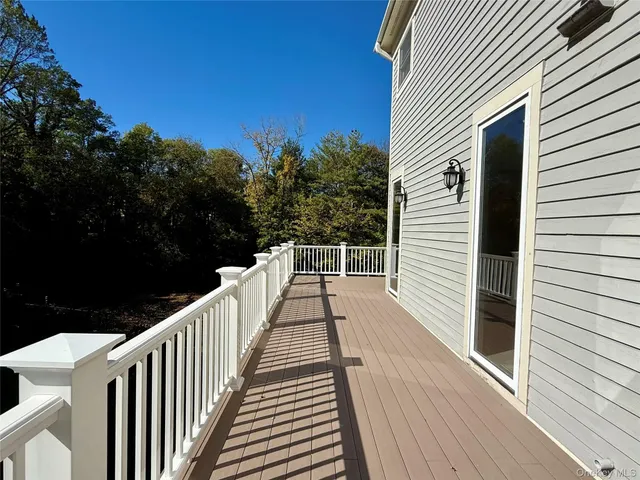 $1,390,000 | 7 Cobblefield Lane, White Plains, NY 10605