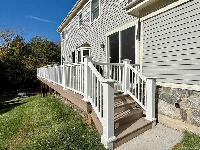 $1,390,000 | 7 Cobblefield Lane, White Plains, NY 10605