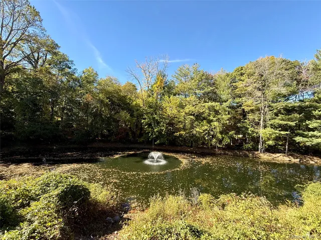 $1,390,000 | 7 Cobblefield Lane, White Plains, NY 10605