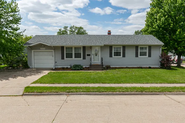 $219,500 | 2222 Hillandale Road, Davenport, IA 52804