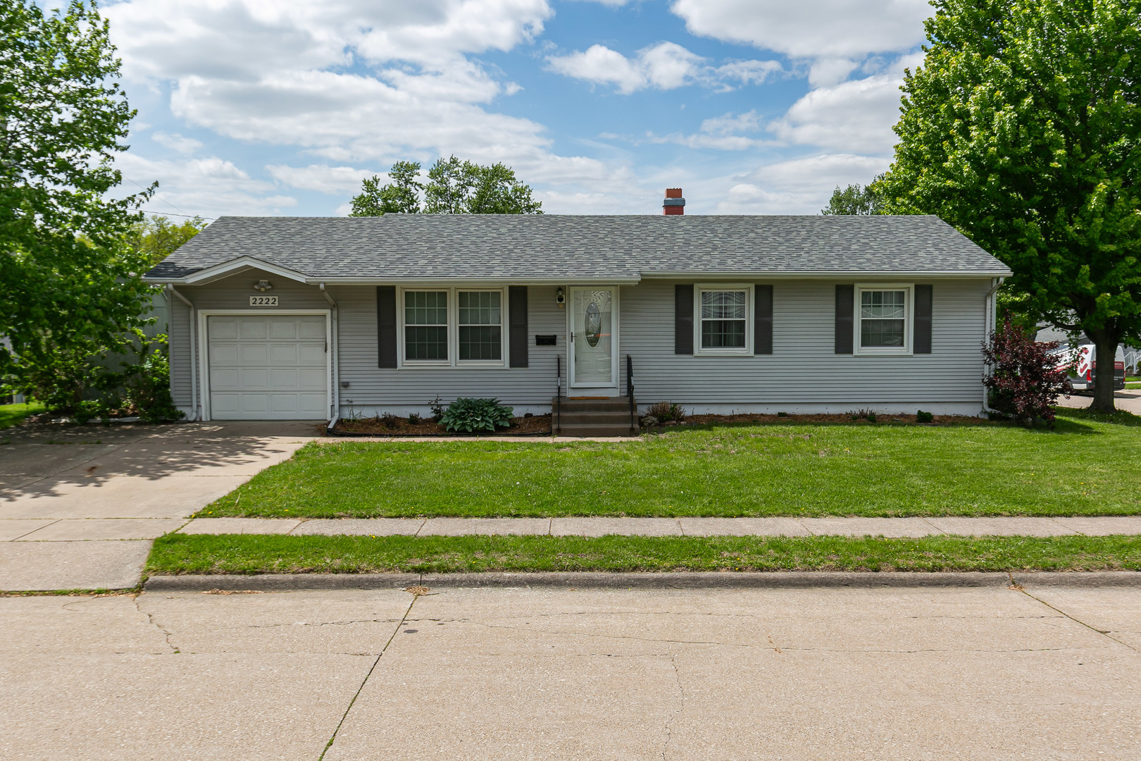 2222 Hillandale Road Davenport, IA 52804 - Photo 1 of 32