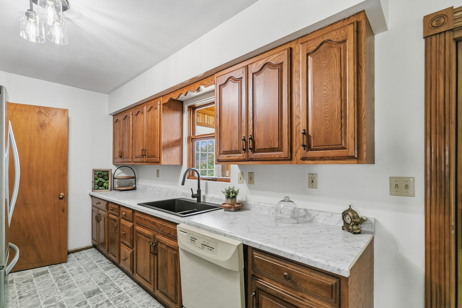 2222 Hillandale Road Davenport, IA 52804 - Photo 6 of 32