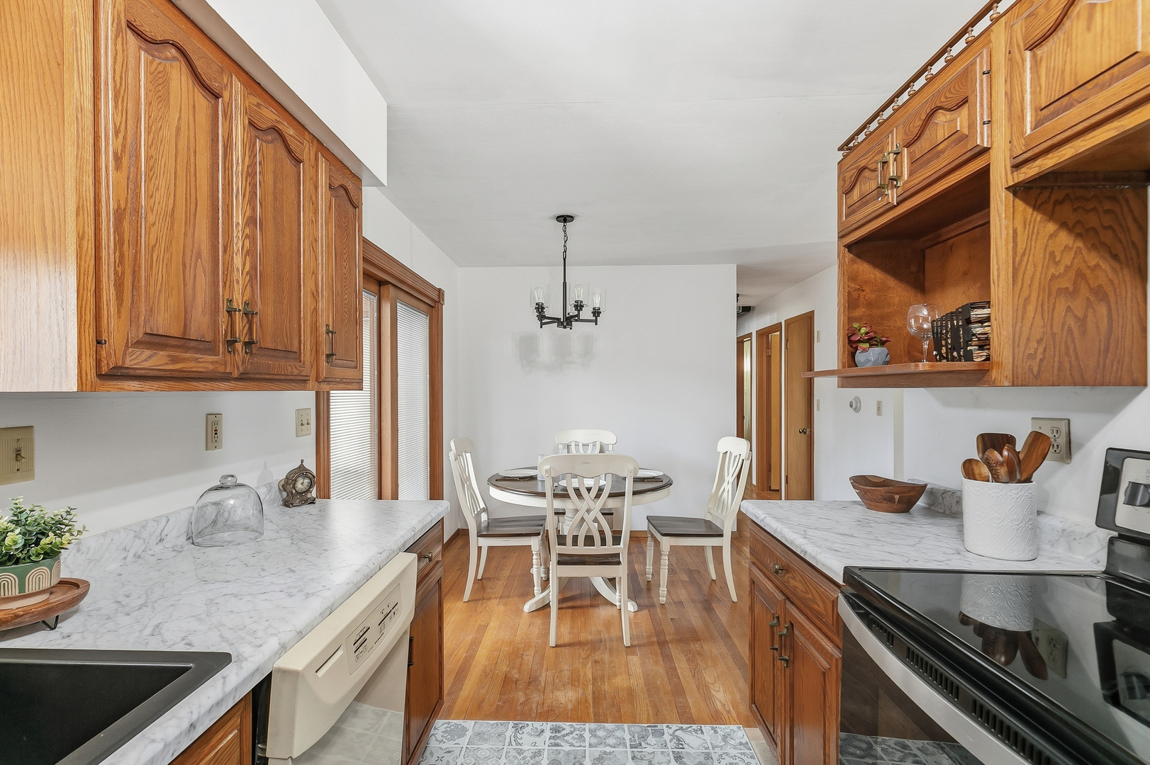 2222 Hillandale Road Davenport, IA 52804 - Photo 8 of 32
