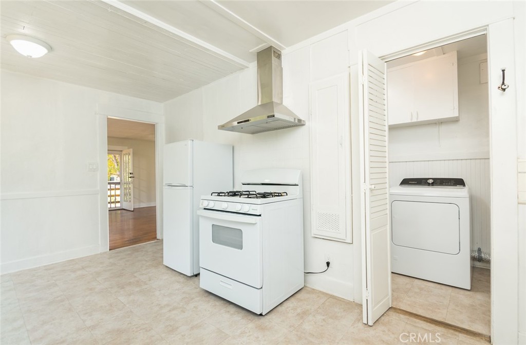 316 West Kenneth Road Glendale, CA 91202 - Photo 10 of 15 Kitchen