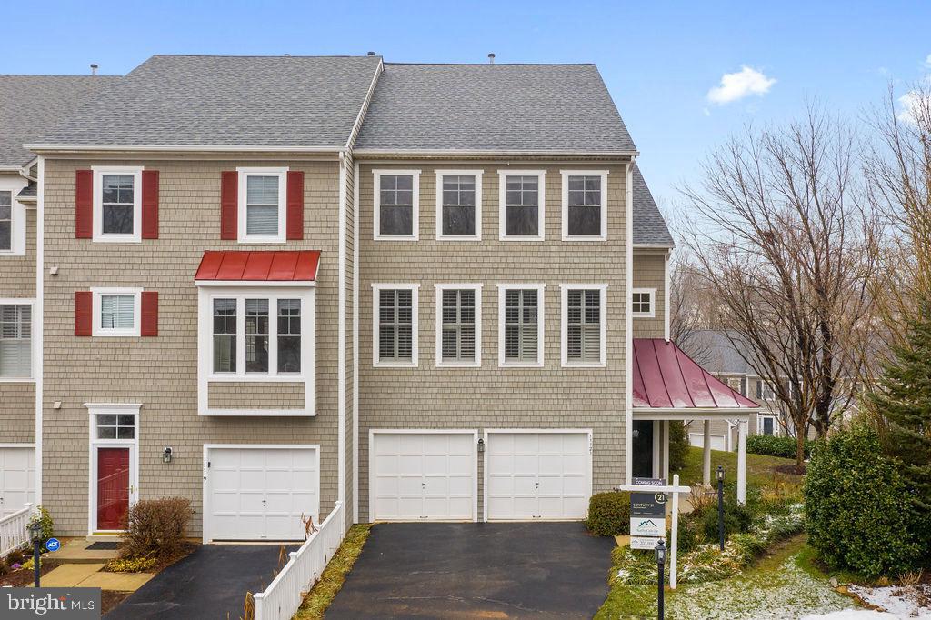 11121 Little Compton Drive Reston, VA 20191 - Photo 1 of 37 Gallery Image 1