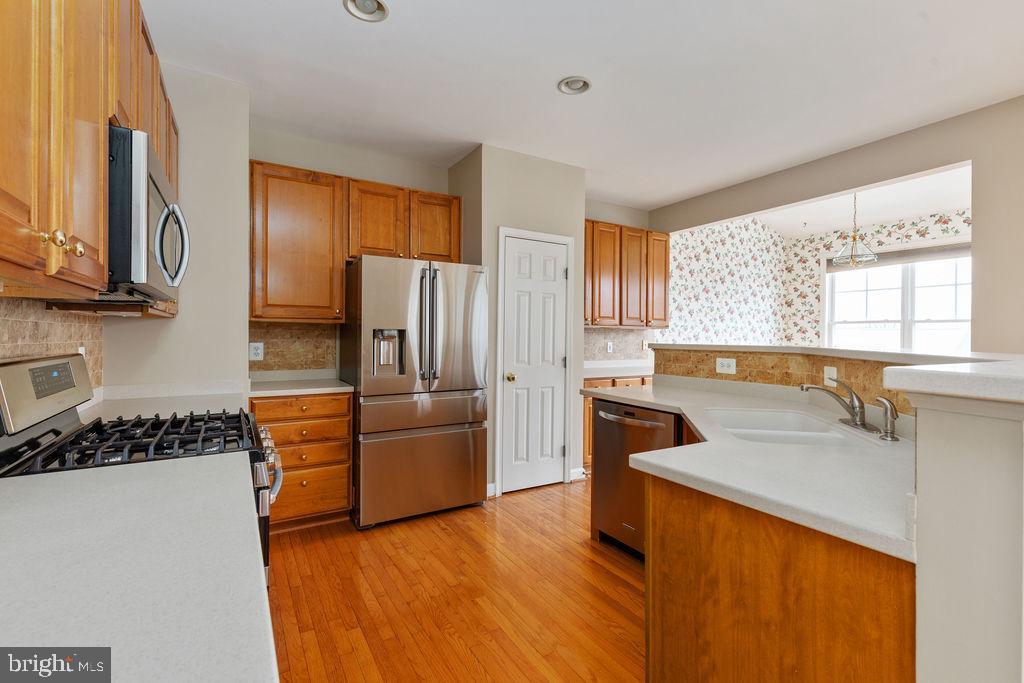 11121 Little Compton Drive Reston, VA 20191 - Photo 8 of 37 Gallery Image 8