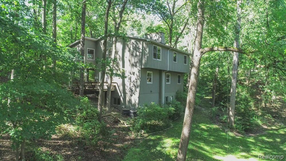5399 Jendean Lane Rochester, MI 48306 - Photo 6 of 27 DJI_0112.jpg