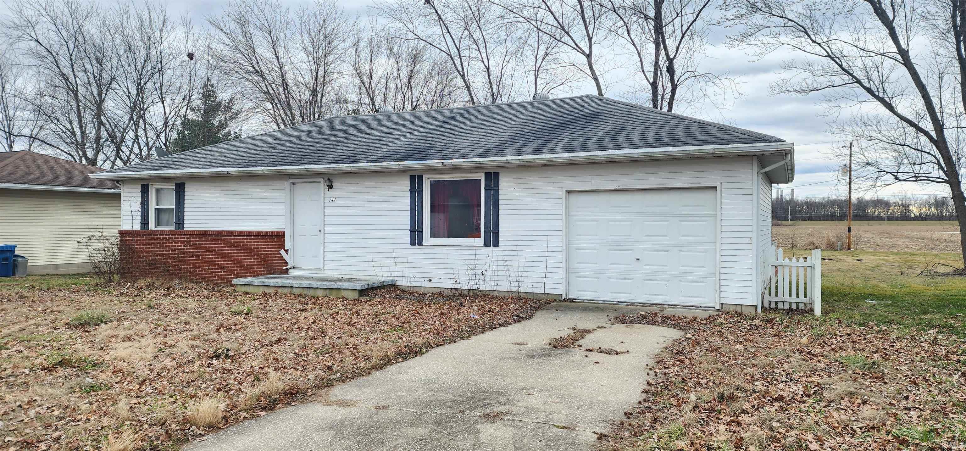 741 Ficklin Street Mount Carmel, IL 62863 - Photo 1 of 8